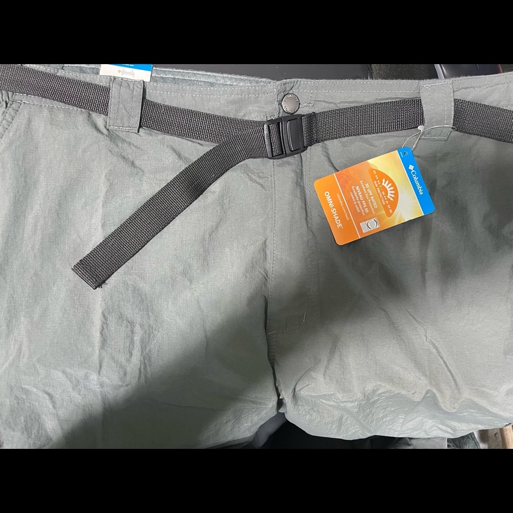 Mens Columbia brand hiking pants. Never worn.44x34